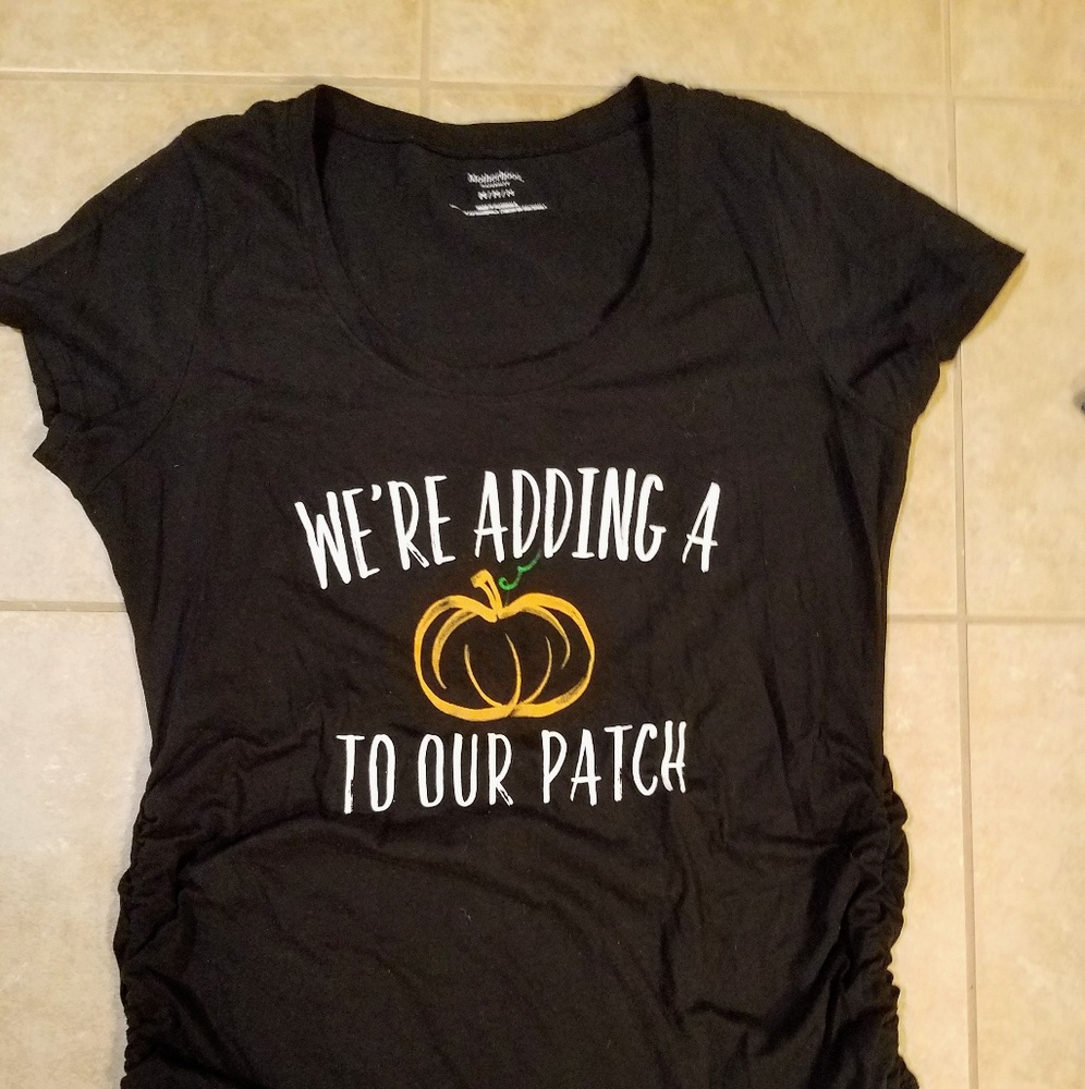 EUC Black Halloween pregnancy tee size M